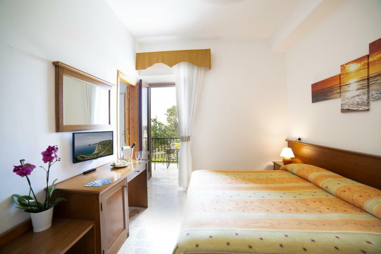Hotel La Mandorla Barano dʼIschia Extérieur photo